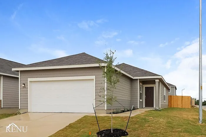 3 bed, 2.0 bath, 1200 sqft, $1,715 — Photo 2