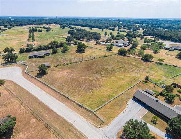 1st image of 920 Briarwood Cir