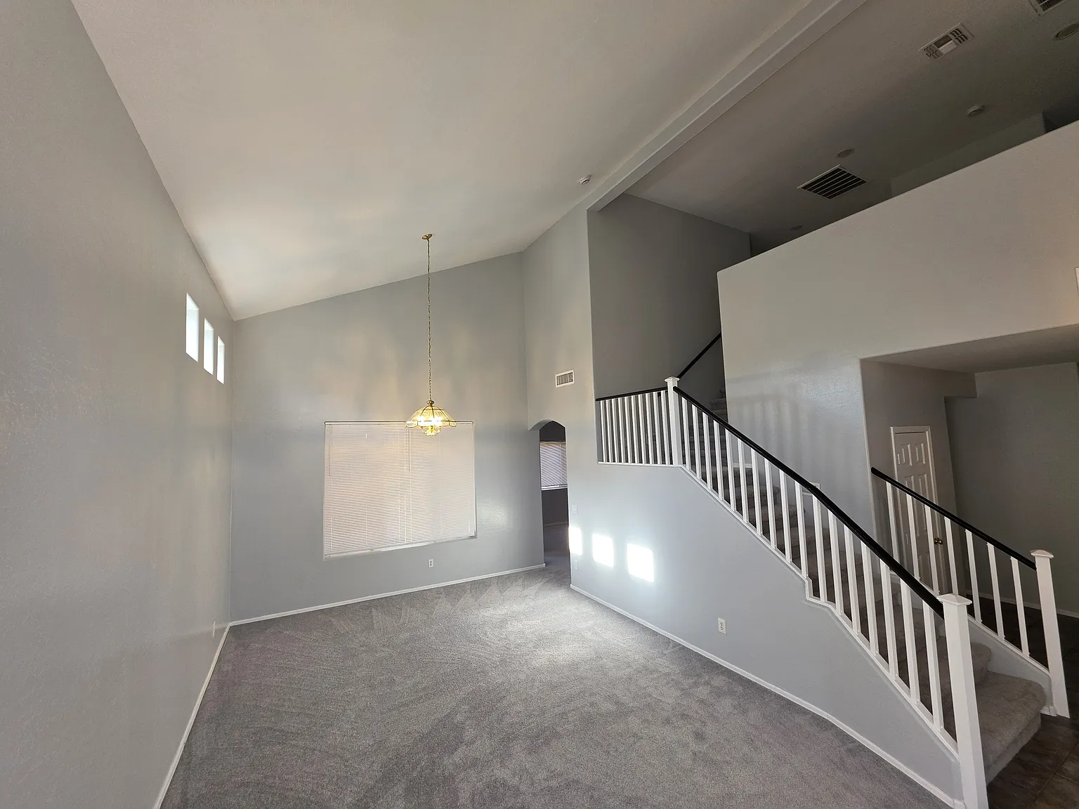 4 bed, 2600 sqft, $2,695 — Photo 3