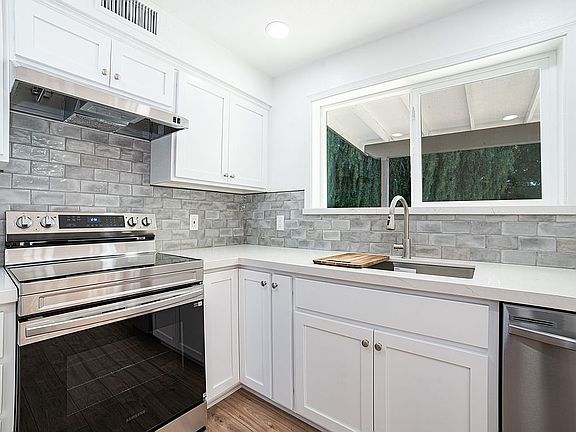 5th image of 4105 W 15th St