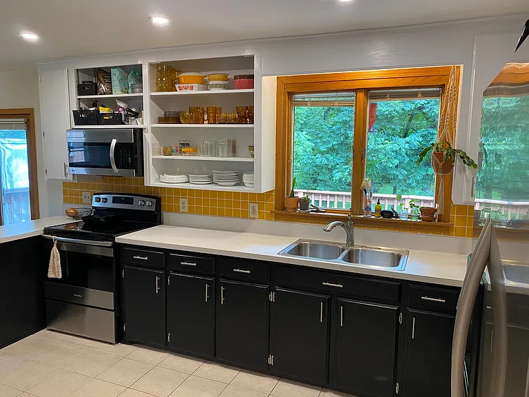 713 Robert Burns Dr — Photo 1