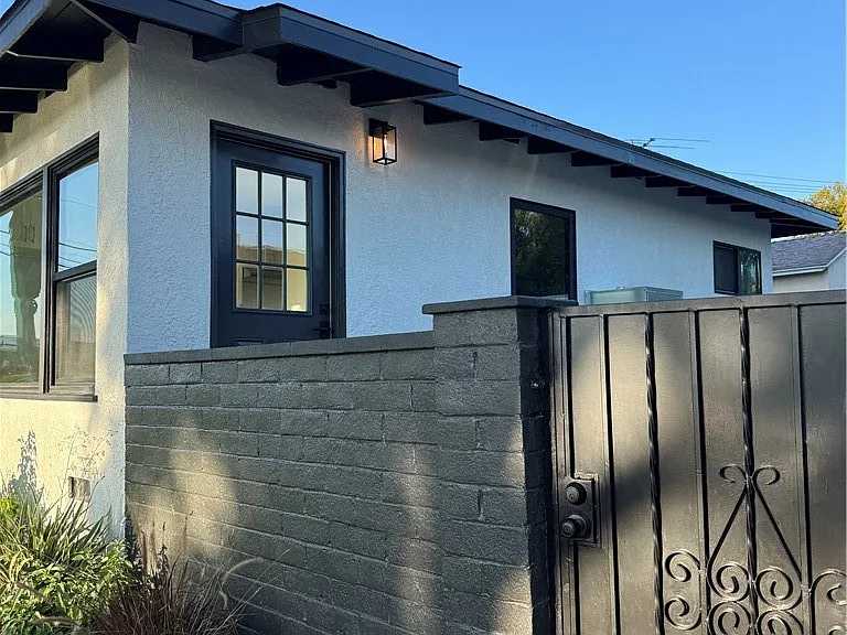 8966A Gunn Ave — Photo 2