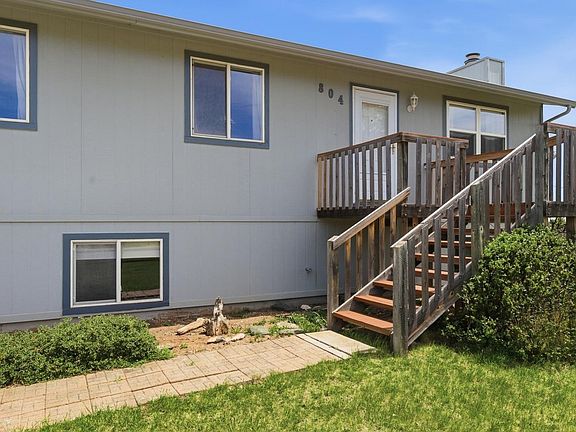 3rd image of 804 Redwood Ct