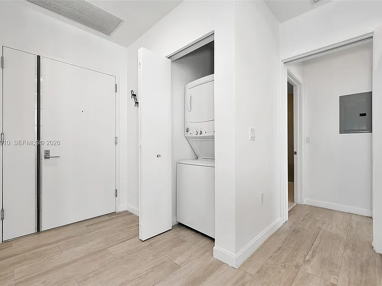 55 SW 9th St — Photo 20