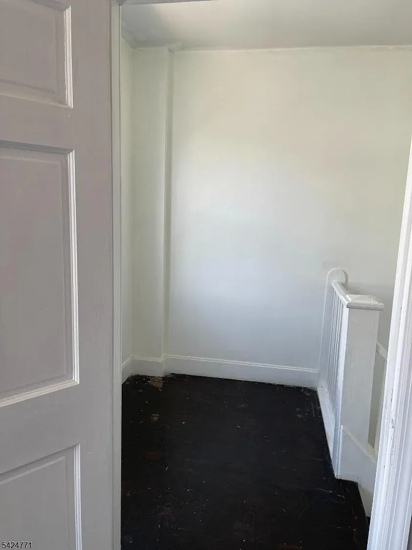 3 bed, 1.0 bath, $2,500 — Photo 2