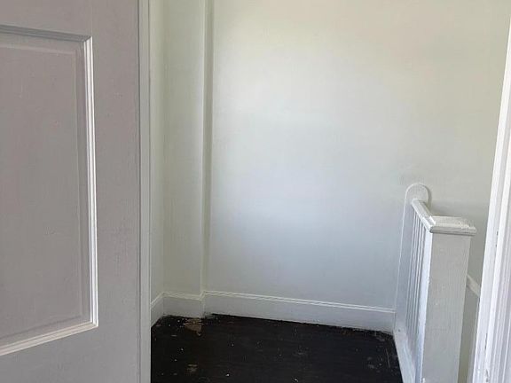 2nd image of 826 E Curtis St Floor 2
