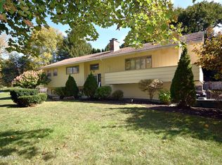 10 Hutchinson Ln, Cheshire, MA 01225