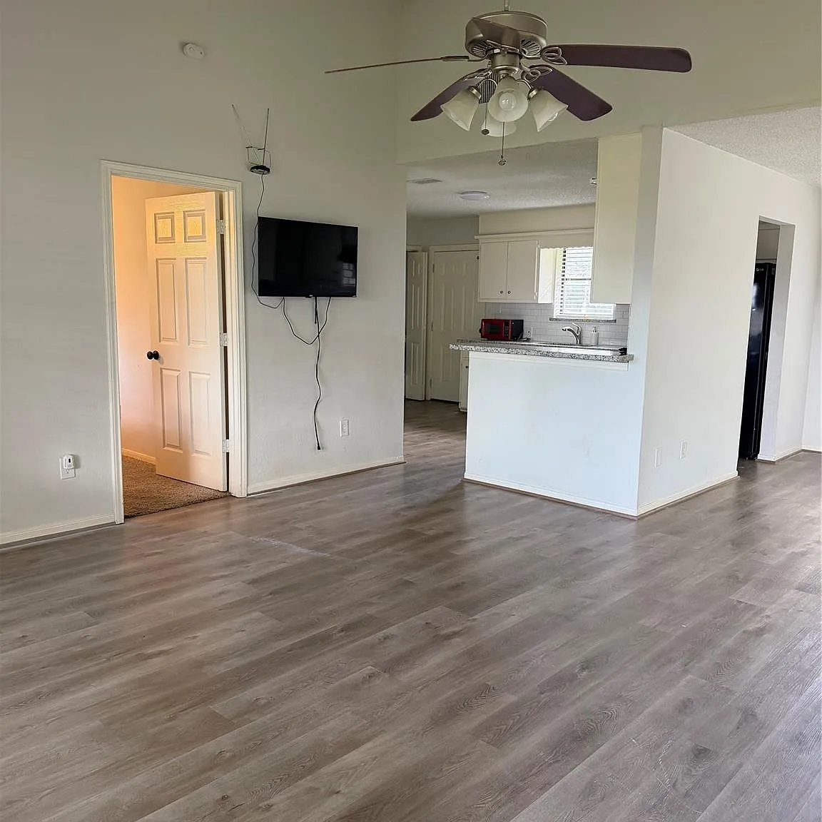 3 bed, 2.0 bath, 1528 sqft, $1,700 — Photo 2