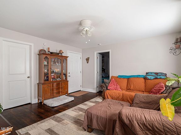 5th image of 206 Front Street