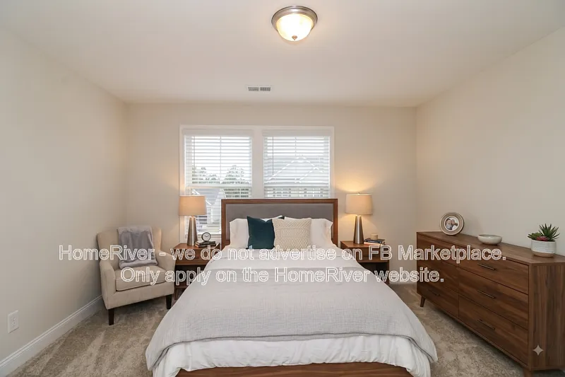 5 bed, 3.0 bath, 2225 sqft, $2,495 — Photo 4