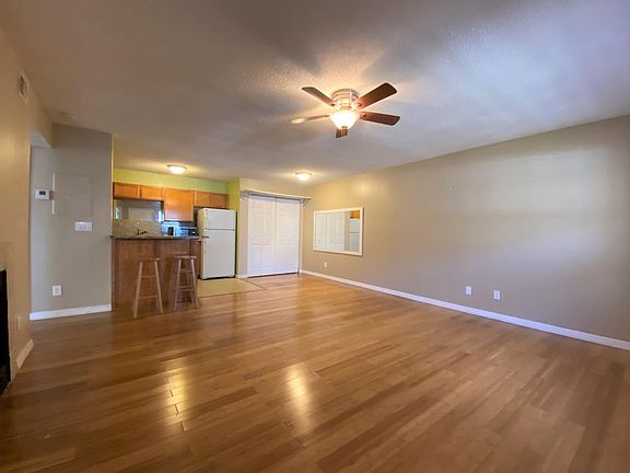 3rd image of 305 Lakepointe Dr #1-101