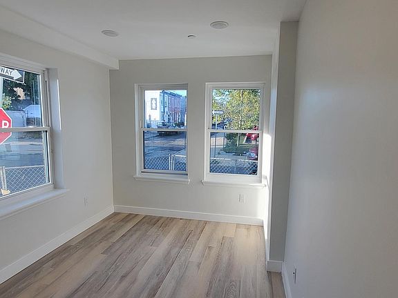 2nd image of 536 W Huntingdon St #1