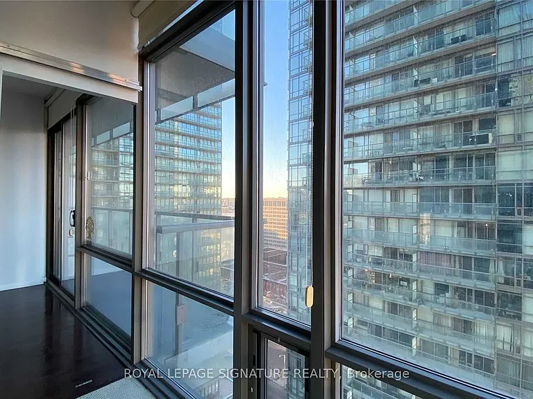 38 Grenville St #2209 — Photo 12