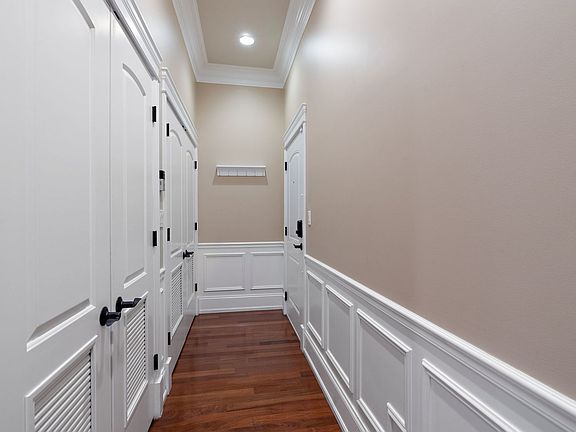4th image of 2401 N Janssen Ave APT 305