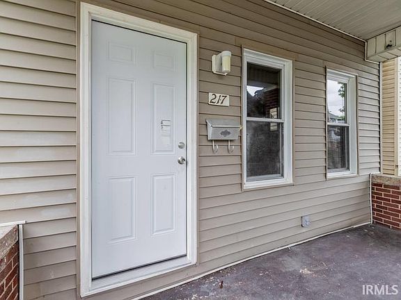 5th image of 217 E Missouri St
