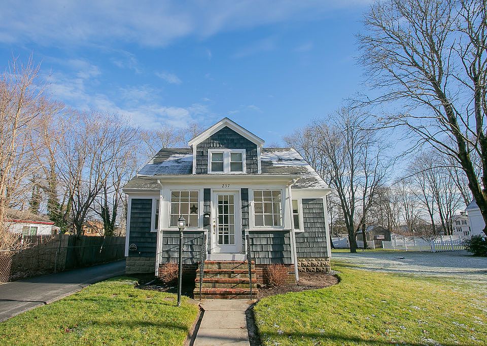 237 High St, Wareham, MA 02571 Zillow