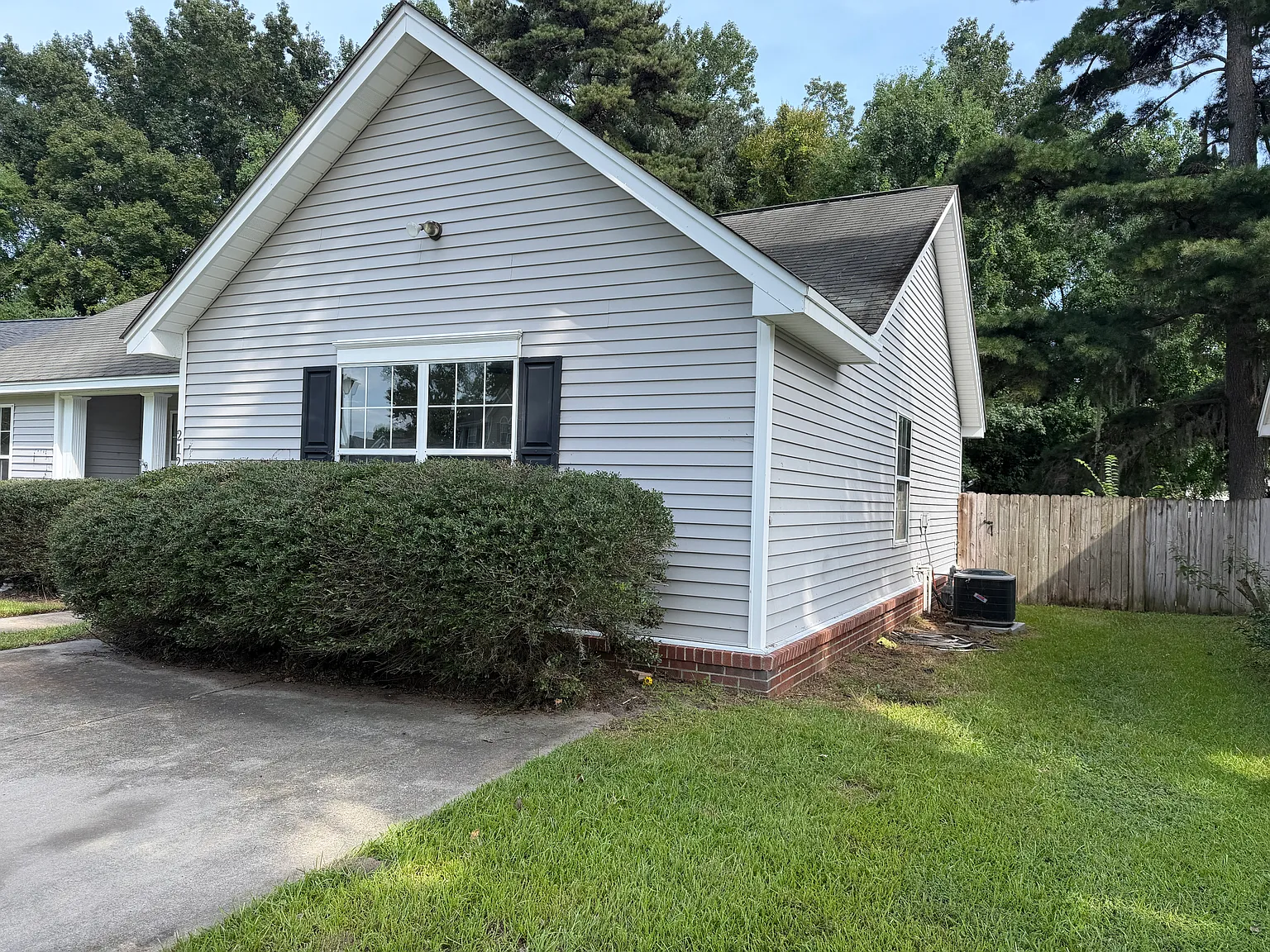 3 bed, 1298 sqft, $2,450 — Photo 2