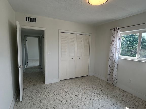 4th image of 380 E 35th St
