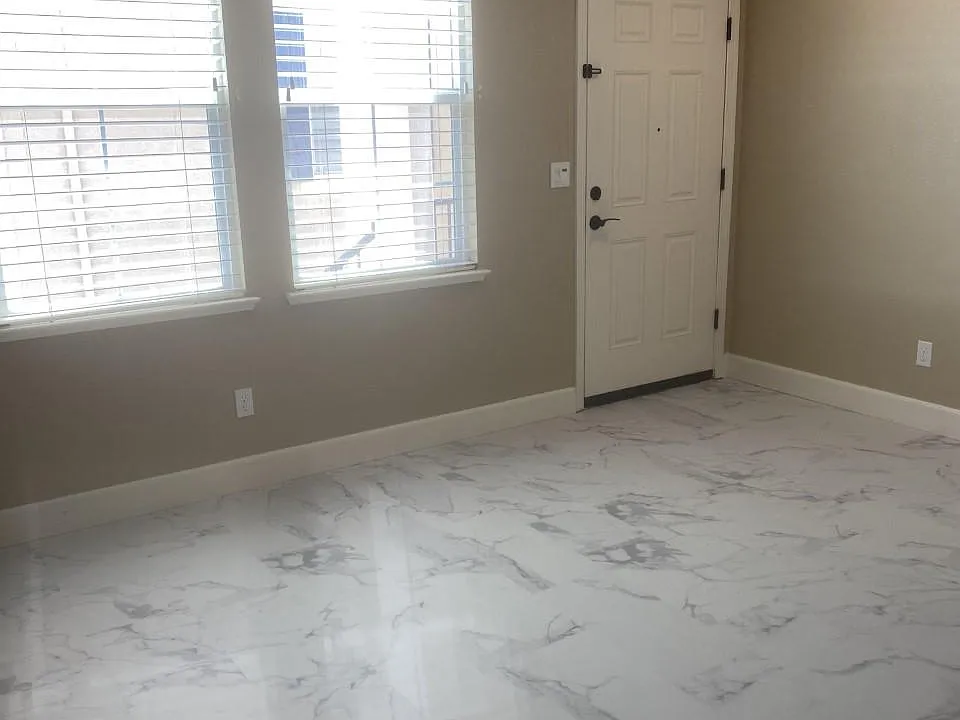 678 W Tramonto Dr