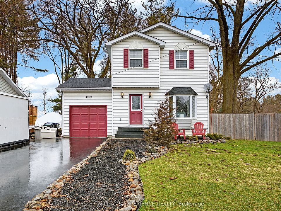 1st image of 125 Simcoe St