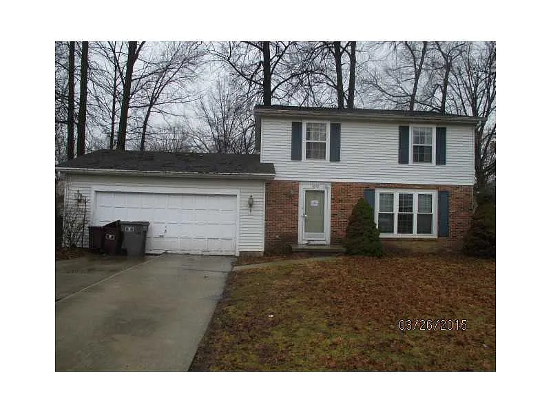 1070 Esther Blvd photo 1