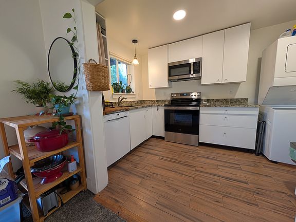 5th image of 1635 Tacoma Ave #B
