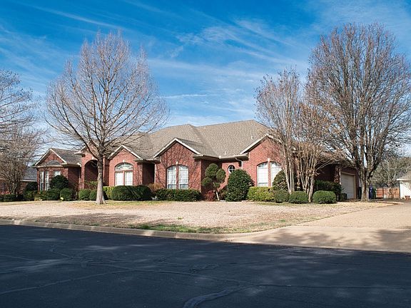 2nd image of 860 Country Lane Dr