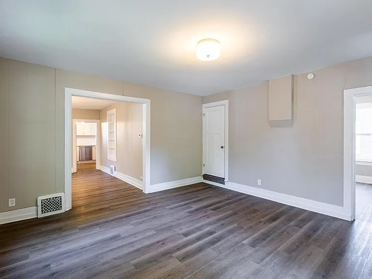 1512 Charles St — Photo 6