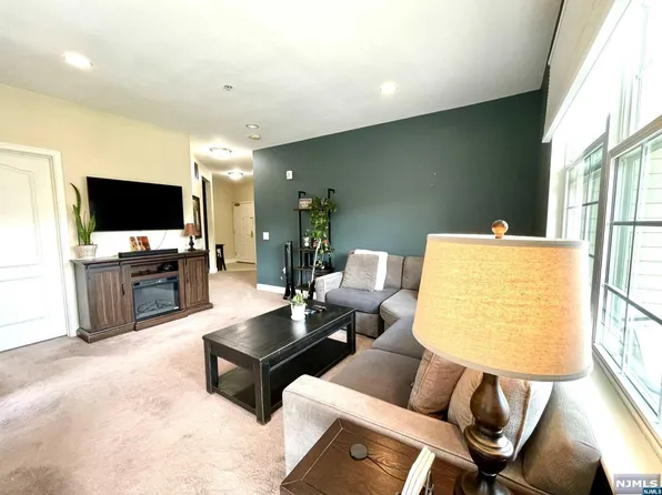 5318 Sanctuary Blvd, Riverdale, NJ 07457