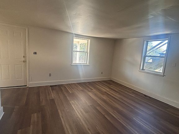 2nd image of 413 Poplar St #1