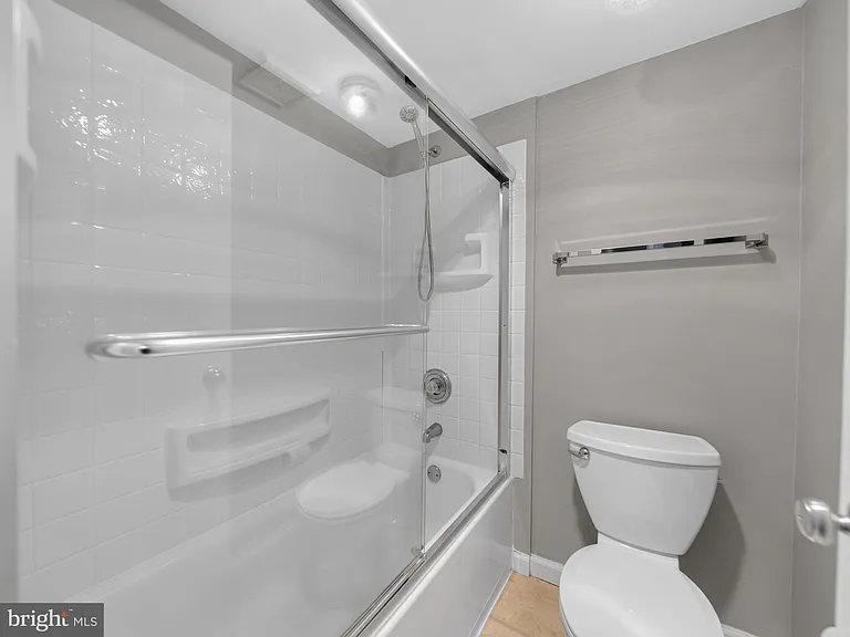 8350 Greensboro Dr #422 — Photo 25