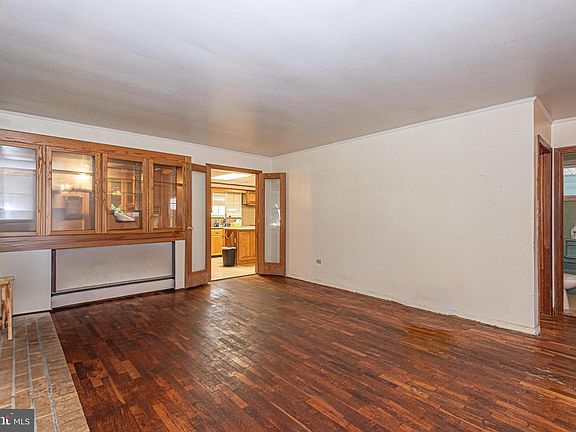 4th image of 17 Burley St