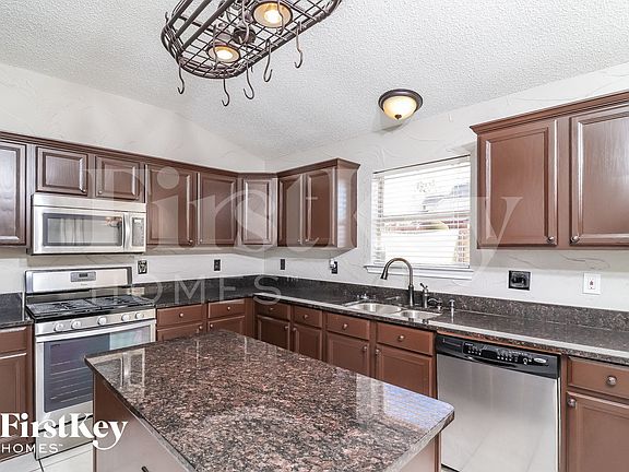 5th image of 2406 Elliott Ave
