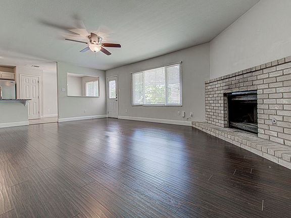 3rd image of 1711 Cricket Hollow Dr