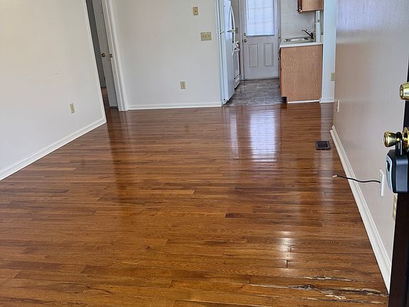 4th image of 105 W 8th Ave APT 2