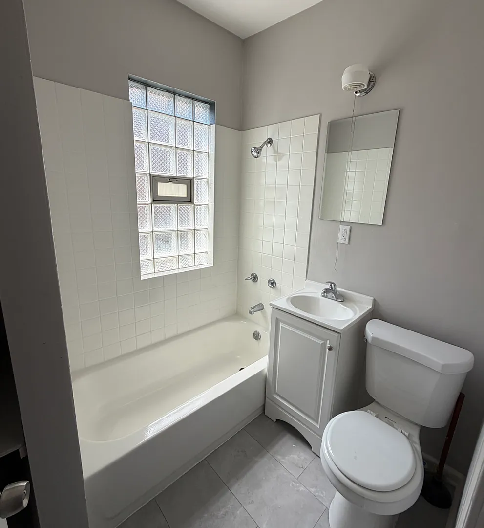 Mobility Area Morgan Park - 5 Bedroom Single Family Home — Photo 4