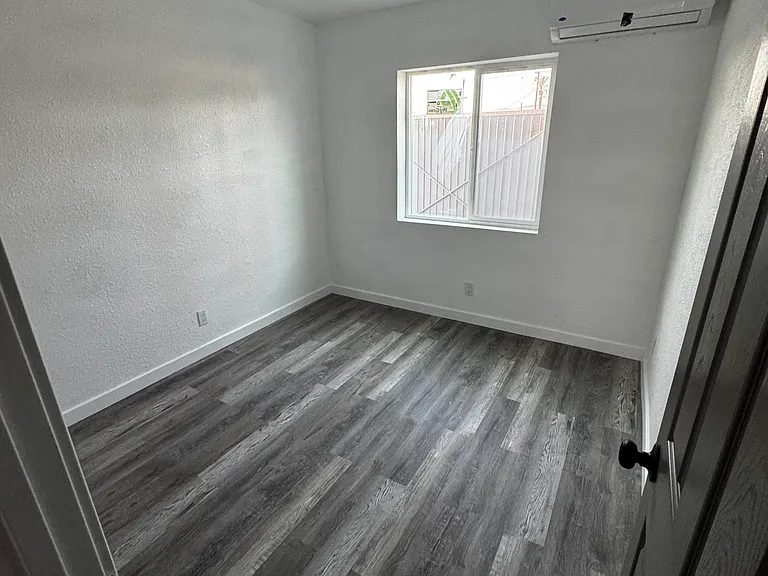 83120 Tourmaline Ave #83118 — Photo 5