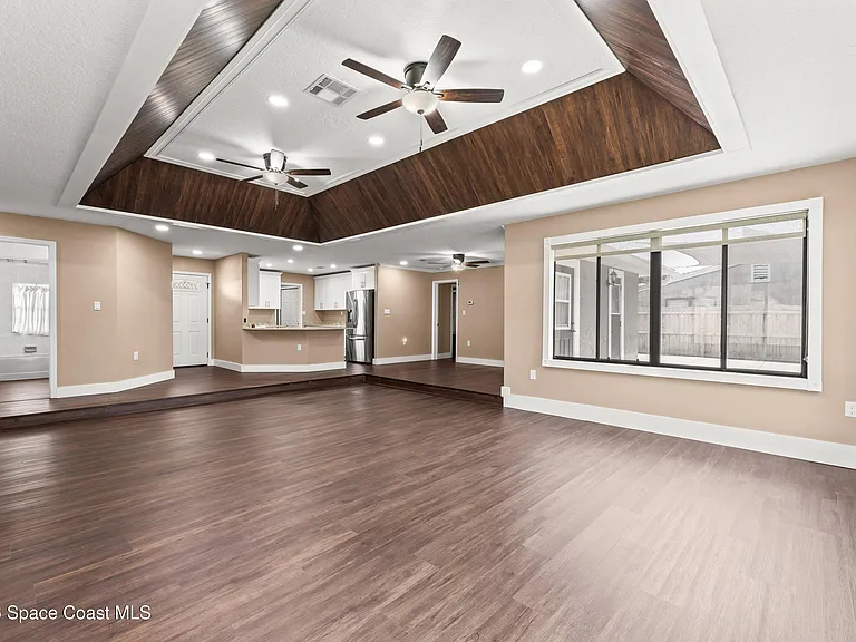 6424 Dane Ave — Photo 11
