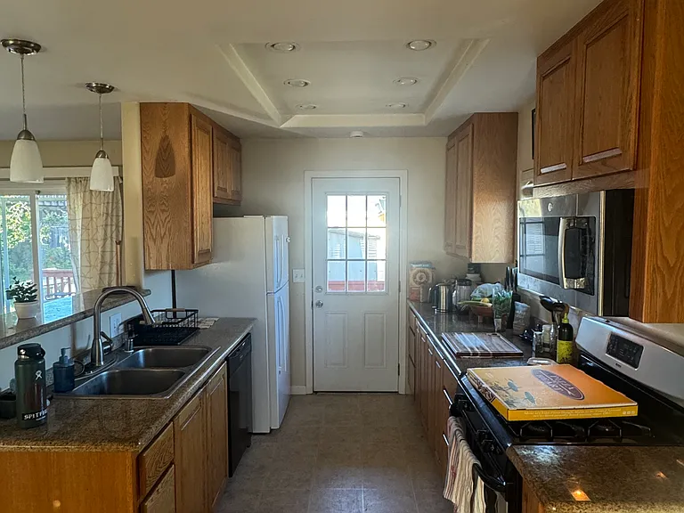 223 Poplar St — Photo 6