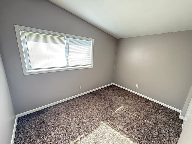 593 Bonwood Ave — Photo 5