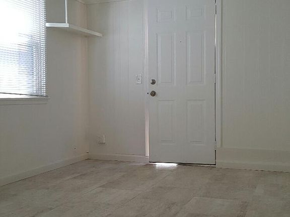 5th image of 4311 1/2 E Ocean Blvd