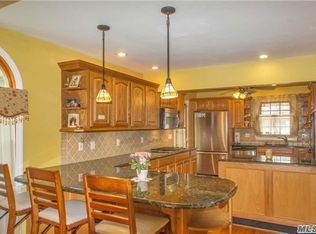 9 Regina Dr, Commack, NY 11725