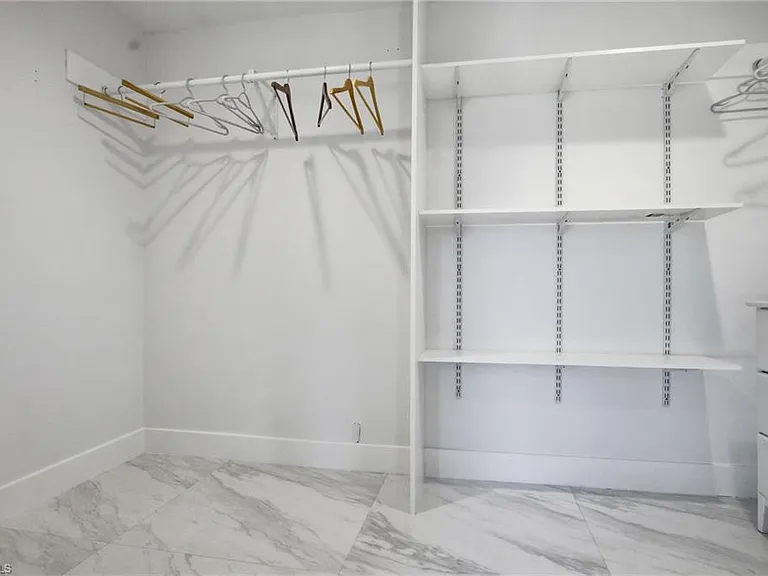 455 Bayside Ave — Photo 10