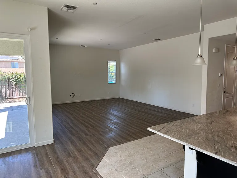 2131 Topaz Ct — Photo 4