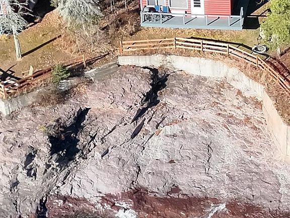 2nd image of 3-540 Old North Shore Rd