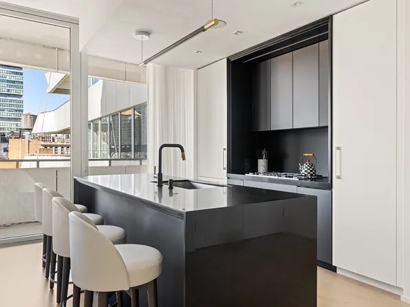 121 East 22nd Street image 3 of 22