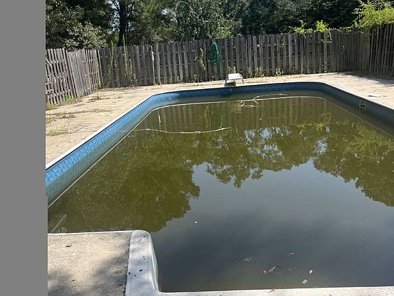 4th image of 1156 Tate Rd