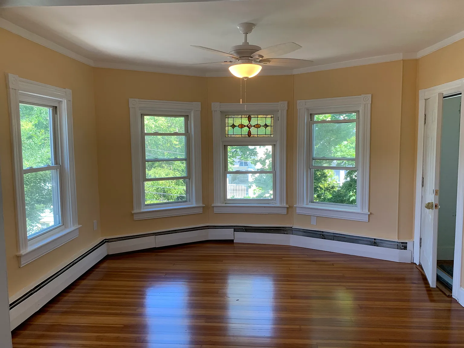 3 bed, 1200 sqft, $2,400 — Photo 4