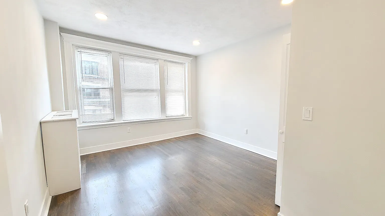 2 bed, 550 sqft, $3,700 — Photo 2