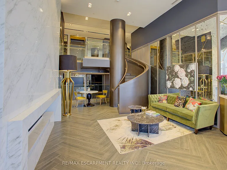 395 Dundas St W #413 — Photo 6